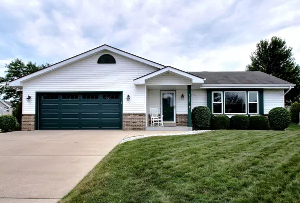 2609 E Honeysuckle Dr, Oak Creek, WI 53154