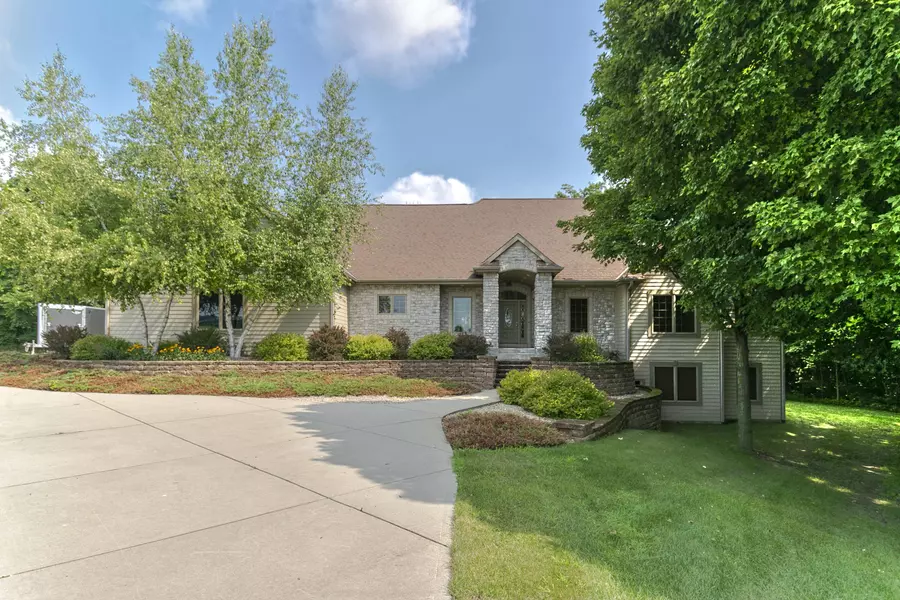 4650 Oakwood Ct, West Bend, WI 53095