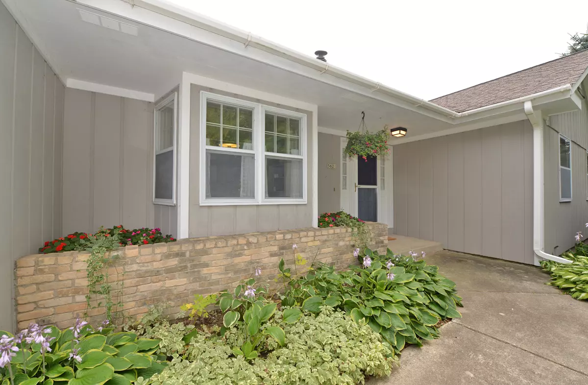 Wayne, WI 53040,5621 Sunset Dr