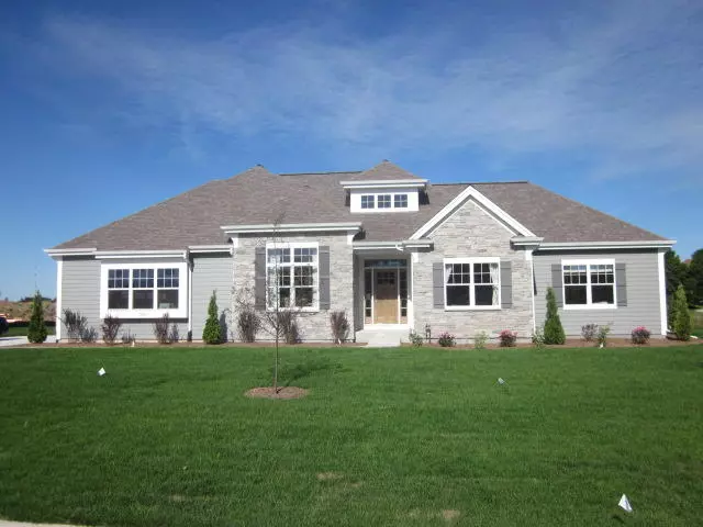 10941 N Highlander Dr, Mequon, WI 53097