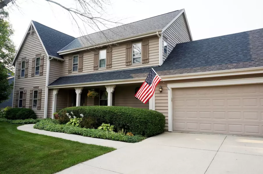 9630 W Hunt Club Dr, Mequon, WI 53097