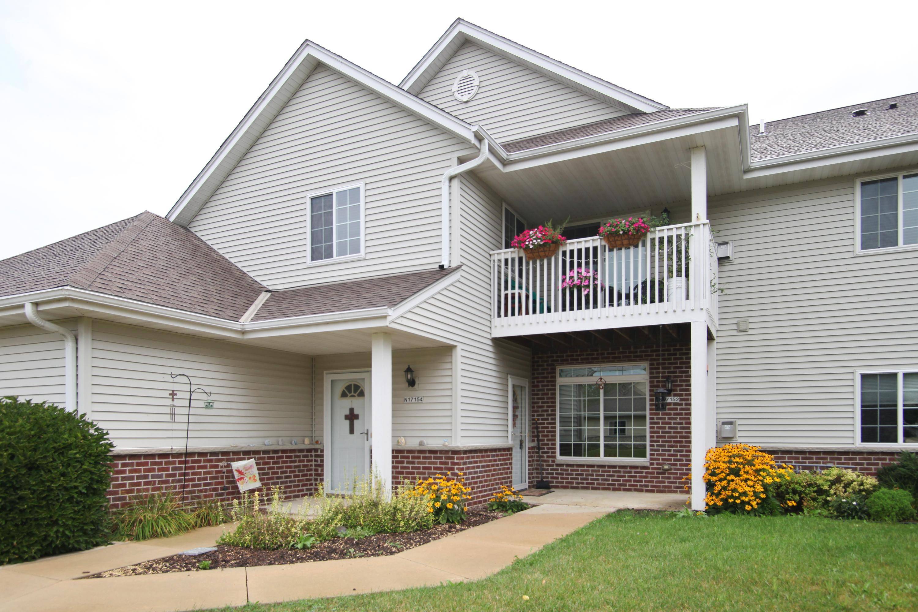 W197N17152 Stonewall Dr, Jackson, WI 53037