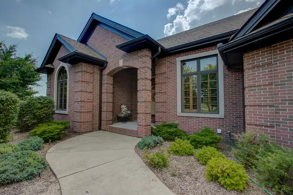 Mequon, WI 53097,4211 W Ravenwood Ct