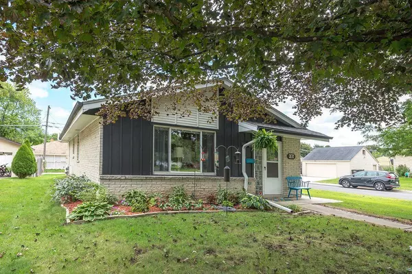 3676 S 53rd St, Greenfield, WI 53220