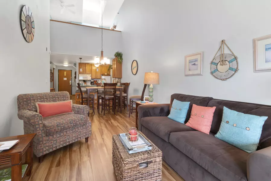 111 Center St Unit 427, Lake Geneva, WI 53147