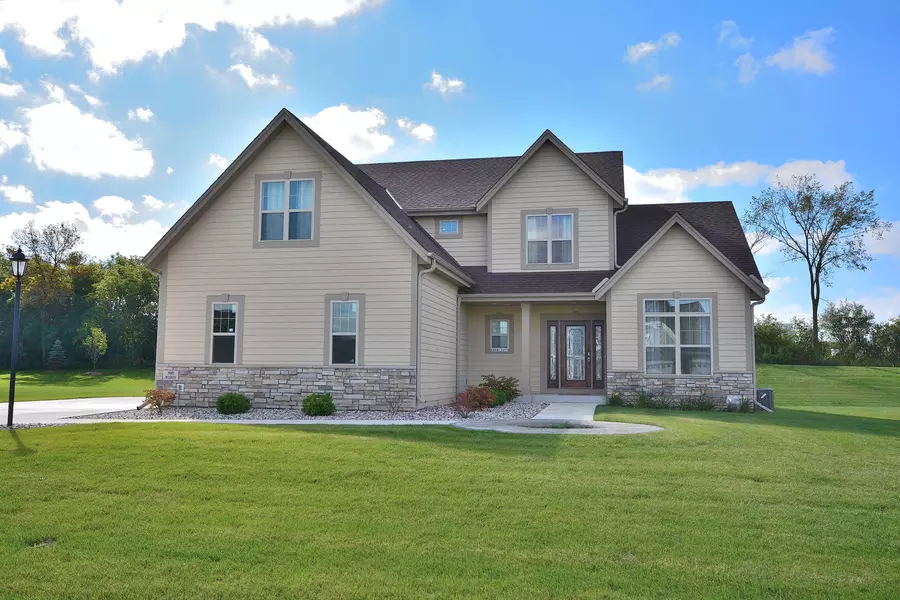 N60W13671 Weyerhaven Dr, Menomonee Falls, WI 53051