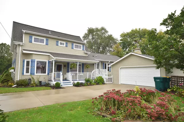 366 N Mill St, Saukville, WI 53080