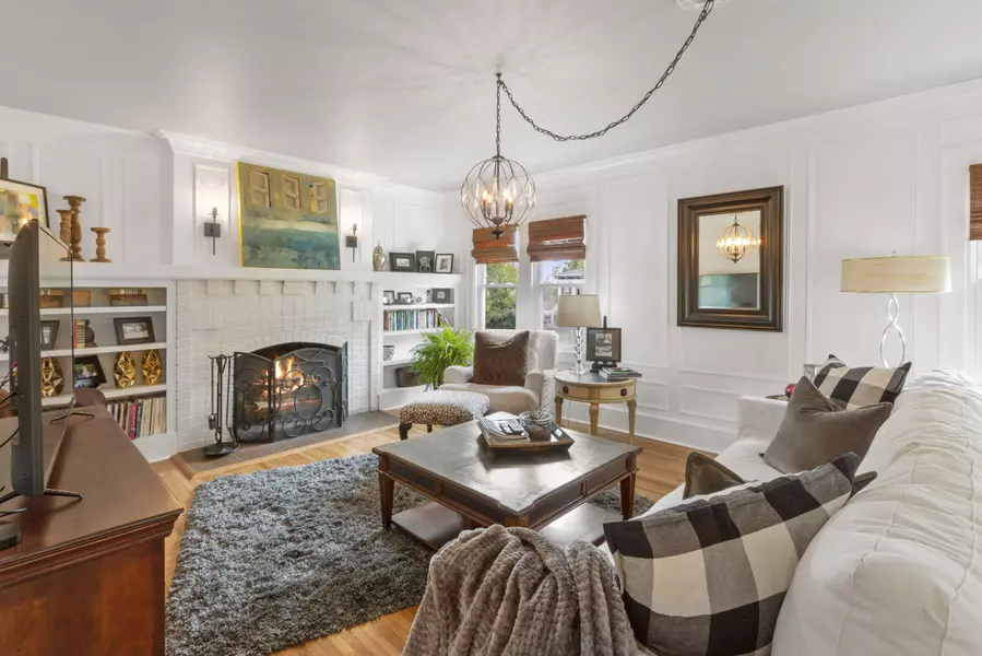 406 Wells St, Lake Geneva, WI 53147