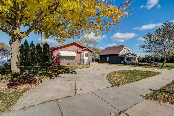 7748 W Cold Spring Rd, Greenfield, WI 53220