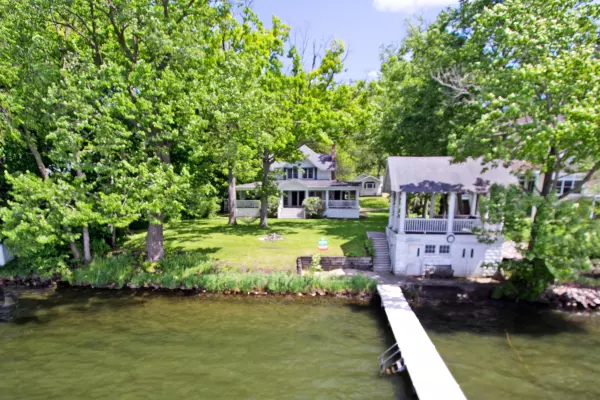 Twin Lakes, WI 53181,1549 E Lake Shore Dr