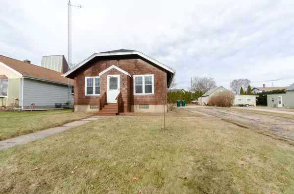 816 E Jefferson St, Waupun, WI 53963