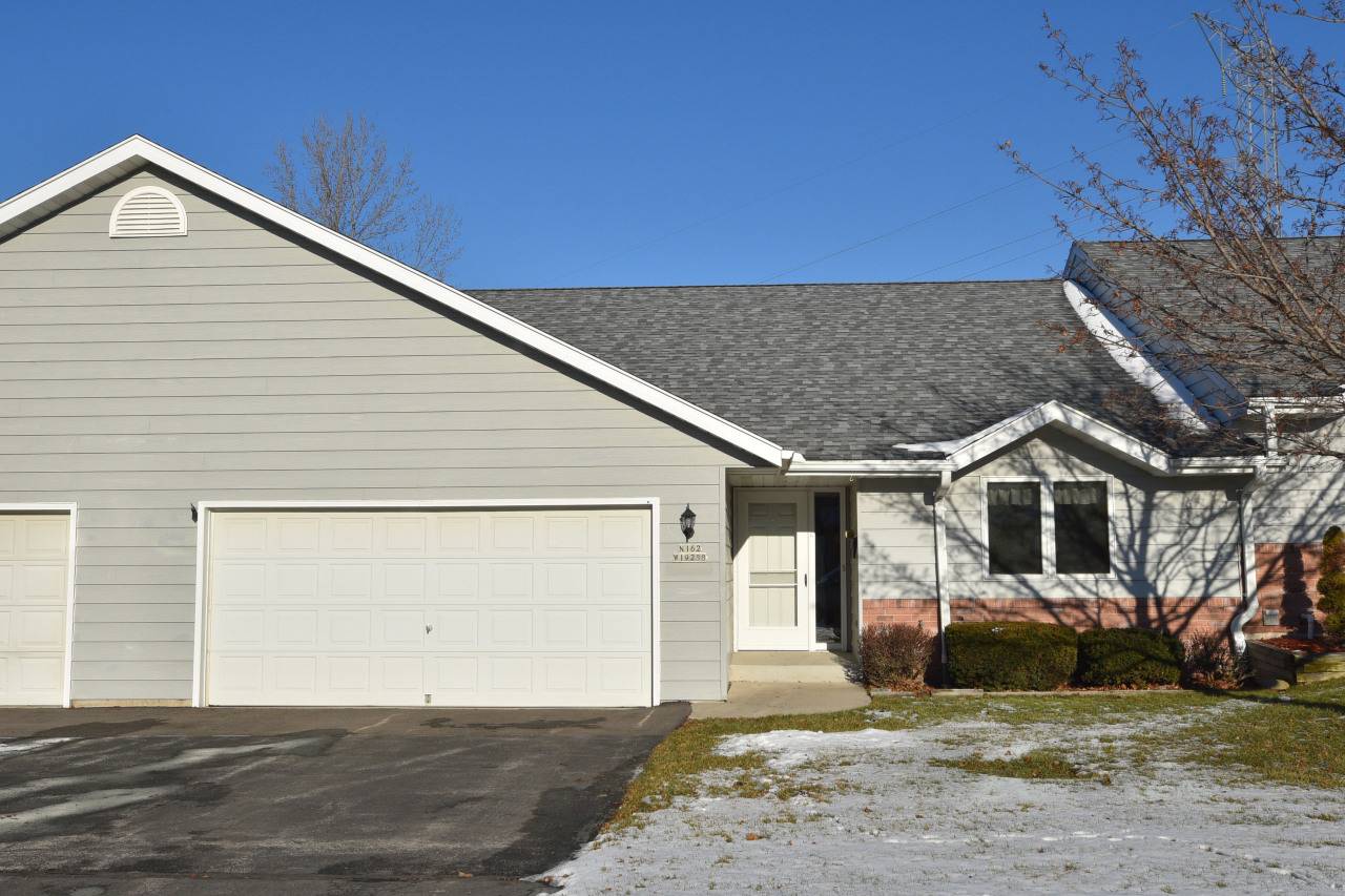 N162W19288 Cedar Run Dr, Jackson, WI 53037