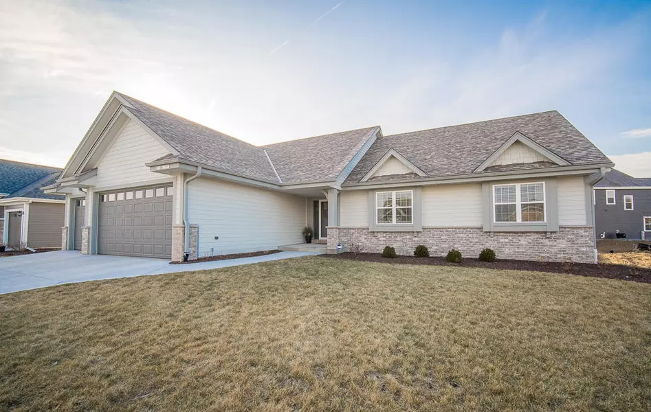 N61W13877 Weyer Farm Dr, Menomonee Falls, WI 53051