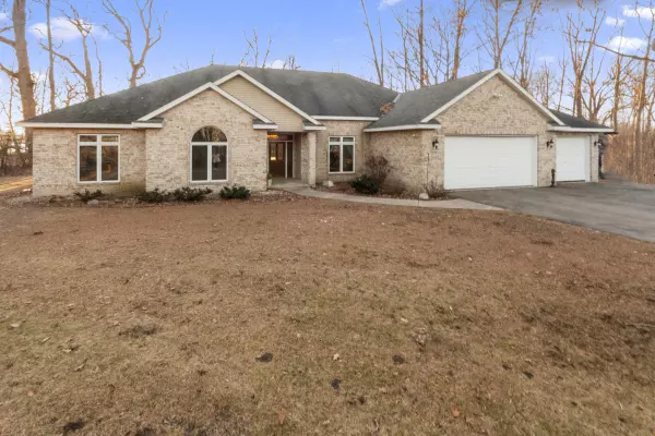 5680 Island View Ct,  Waterford,  WI 53185