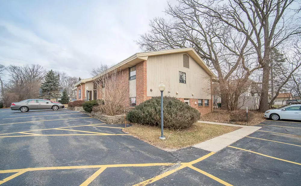 Hales Corners, WI 53130,10555 W Parnell Ave
