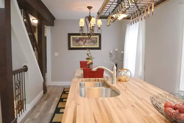 1100 Hawthorne Ln, Brookfield, WI 53005