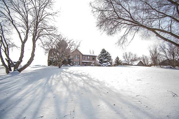 S67W29375 Valley Woods Pass, Mukwonago, WI 53149