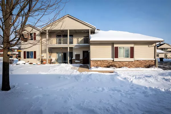 956 Roseland Dr Unit 1, Kewaskum, WI 53040