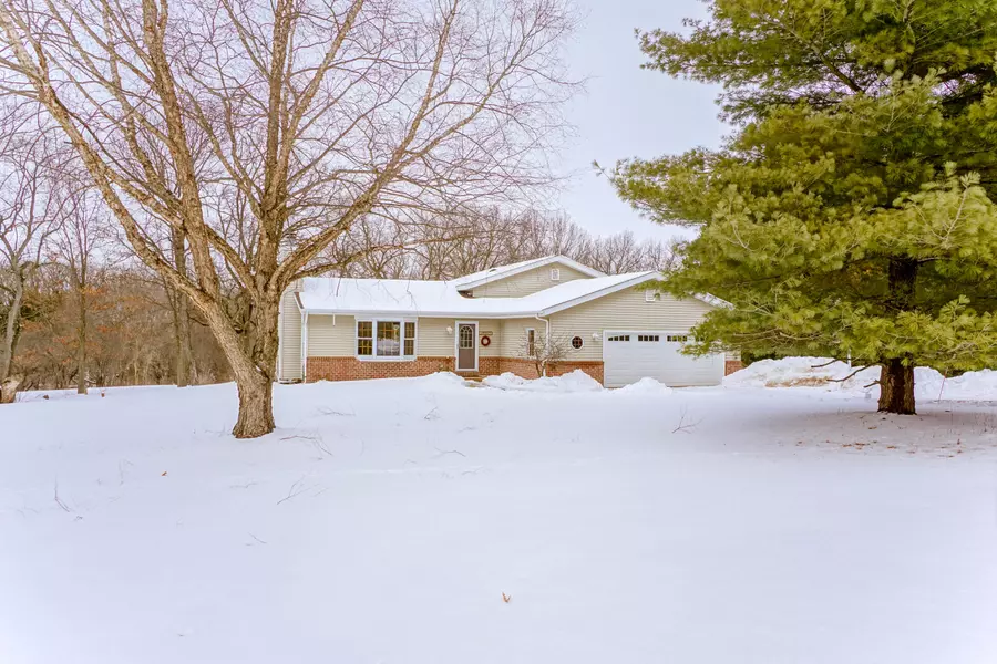 W345S3681 Moraine Hills Dr, Ottawa, WI 53118