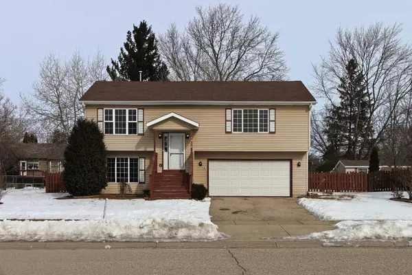 1910 Sunset Dr, Twin Lakes, WI 53181