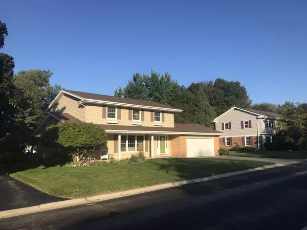 12548 N Jacqueline Ct, Mequon, WI 53092