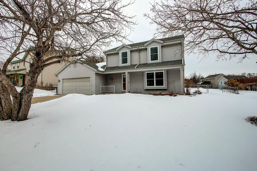 1213 Riverton Dr, Mukwonago, WI 53149