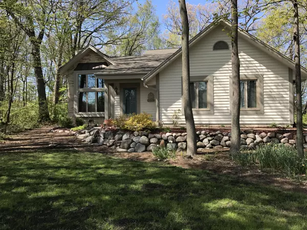 Oak Creek, WI 53154,202 W Summerhill Pl