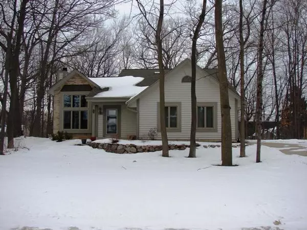 202 W Summerhill Pl, Oak Creek, WI 53154