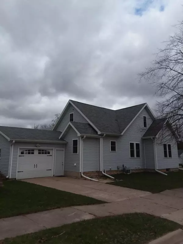 Caledonia, MN 55921,624 S Pine St