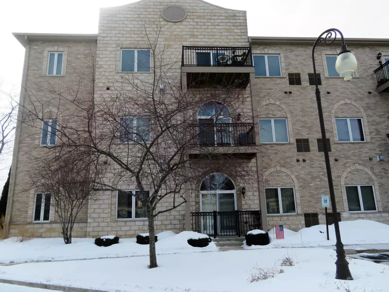 N51W34835 Wisconsin Ave Unit 106, Oconomowoc, WI 53069