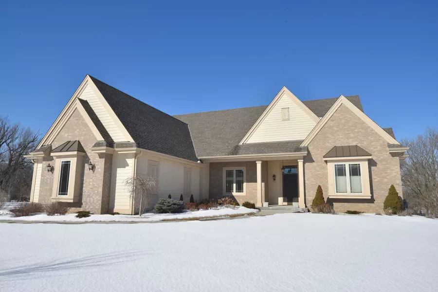 W249N2196 Fox Creek Ct, Pewaukee, WI 53072