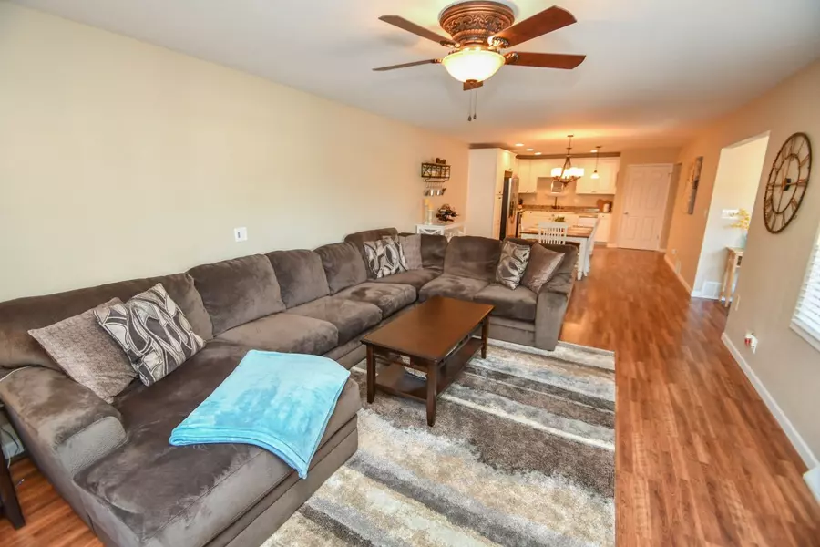 5256 Woodbridge Ln, Greenfield, WI 53221