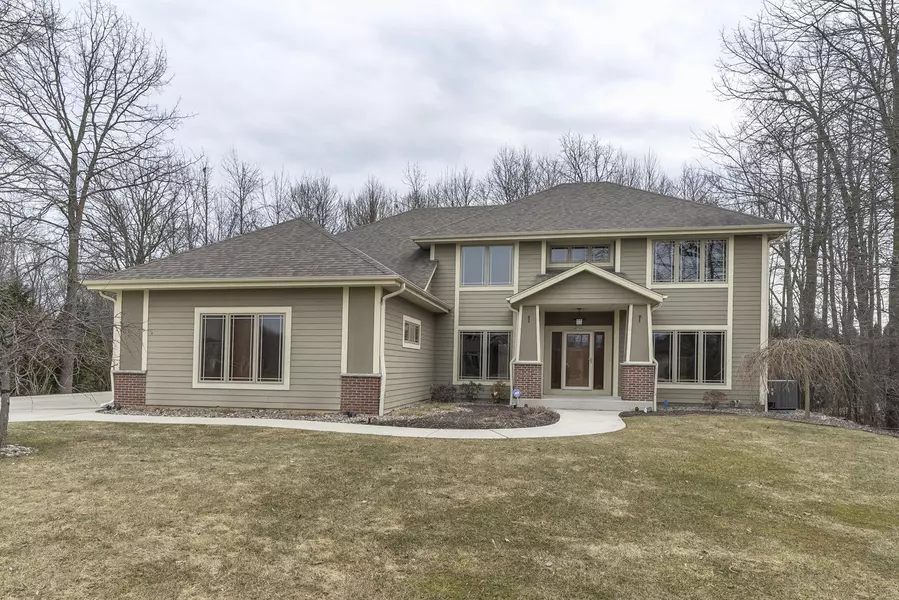 6730 S Harvard Dr, Franklin, WI 53132