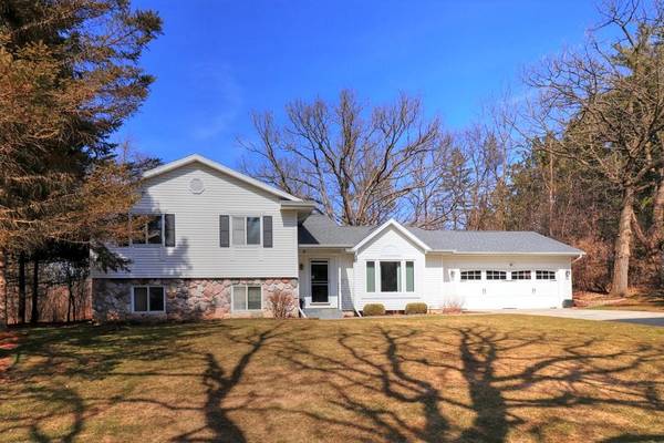 6578 Deerpath Rd, Lyons, WI 53147