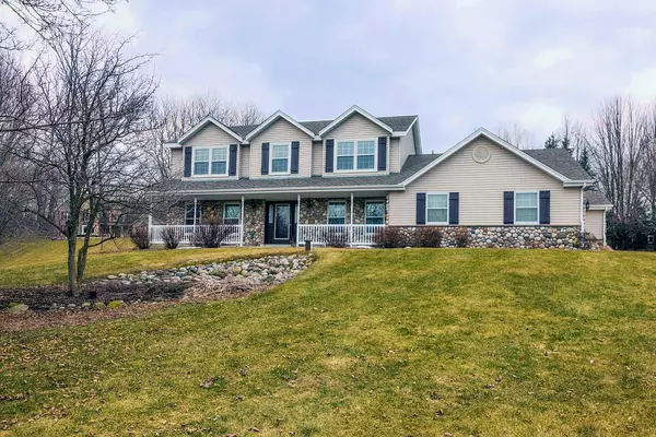 3843 Oak Ridge Ct, Richfield, WI 53017