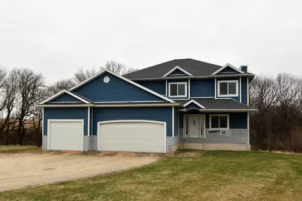 104 Highland Dr, Cambria, WI 53923