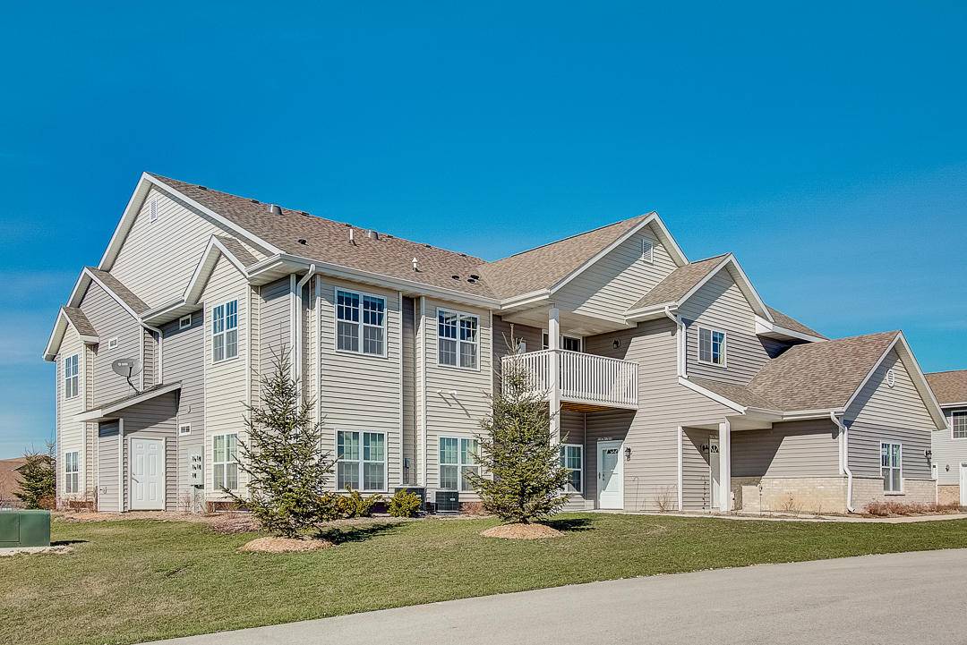 W197N17014 Stonewall Dr, Jackson, WI 53037