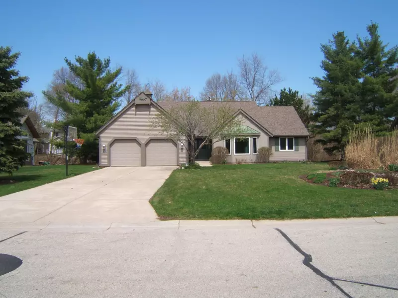 N26W22552 Oakwood Ln, Pewaukee, WI 53186