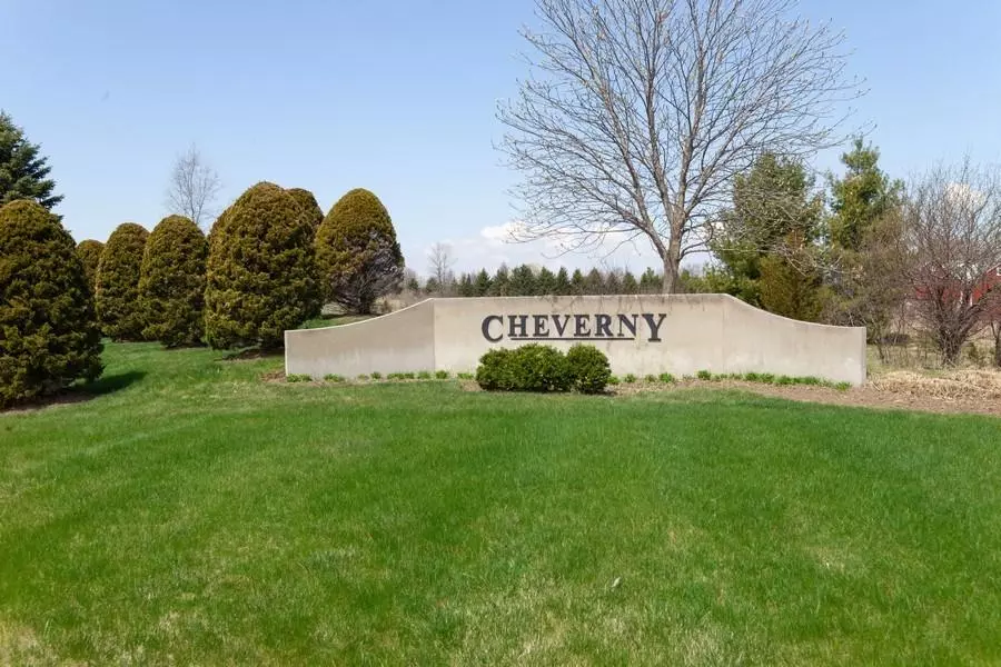 7739 W Cheverny Dr, Mequon, WI 53097