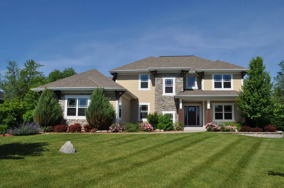 7221 W River Birch Dr, Mequon, WI 53092