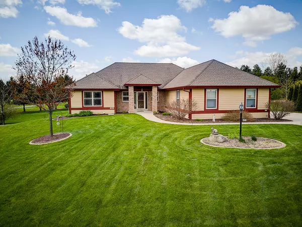 Slinger, WI 53086,651 Hunters Crossing Ct