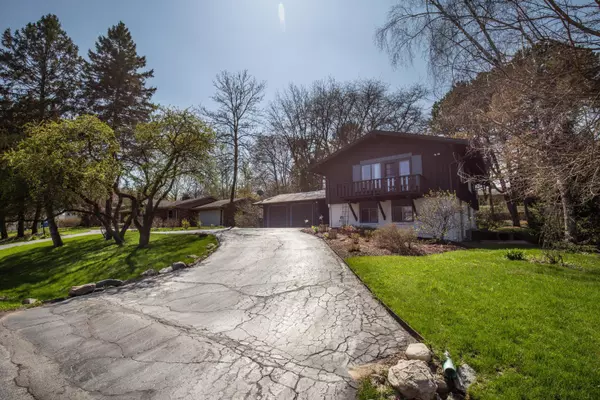 7831 N Rockledge Ave, Glendale, WI 53209