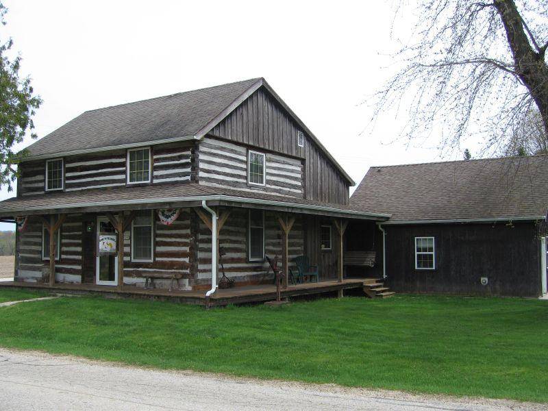 9296 Forest View Rd, Farmington, WI 53040