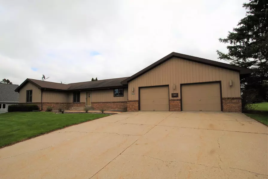 N6170 Evergreen Dr, Lafayette, WI 53121