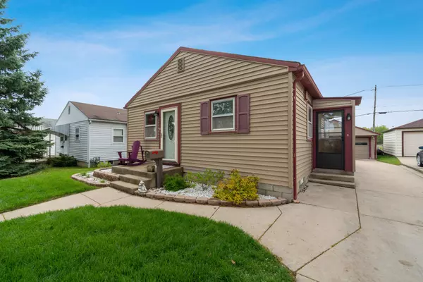 845 W Eden Pl, Milwaukee, WI 53221