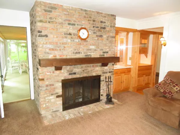 Oconomowoc, WI 53066,953 Tanglewood Ct