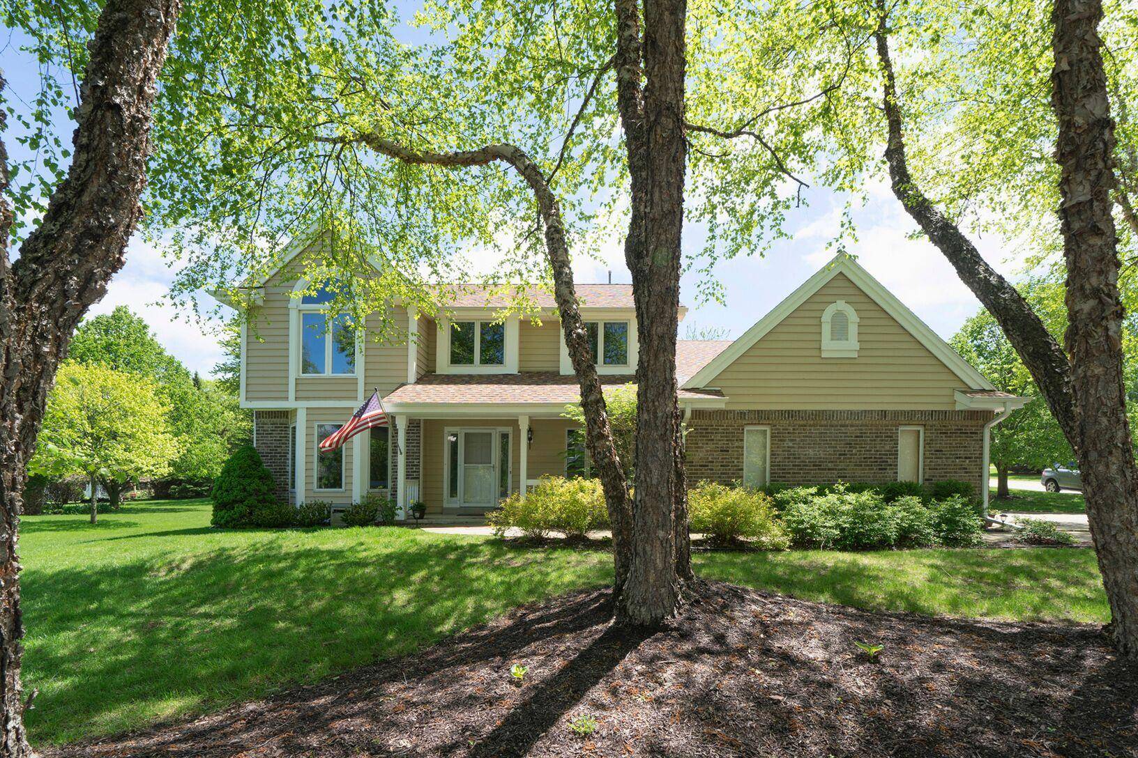W275N2682 Wildflower Rd, Pewaukee, WI 53072