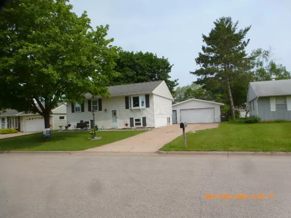 1217 La Crosse St, Onalaska, WI 54650