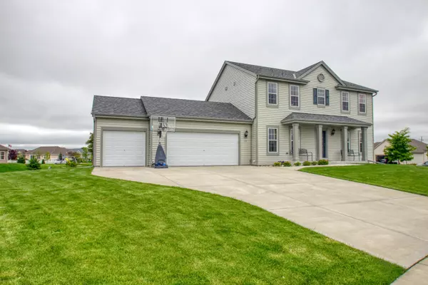 570 Farmstead Dr, Slinger, WI 53086