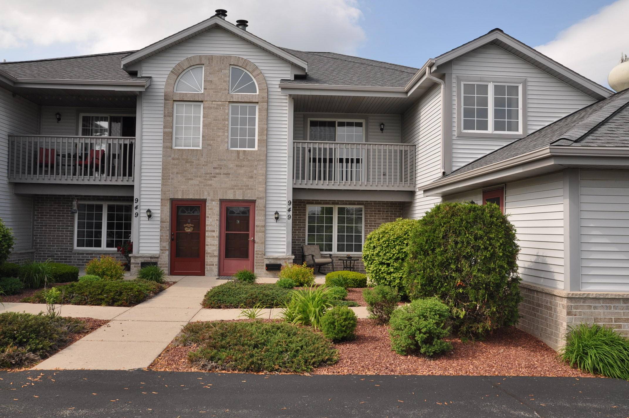 949 Quinlan Dr Unit G, Pewaukee, WI 53072